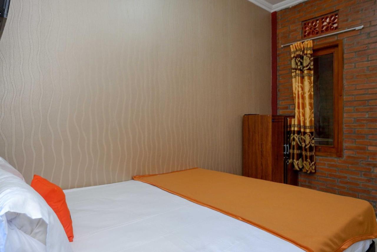 Хостел Koolkost Syariah Near Malioboro Area Джокьякарта Экстерьер фото