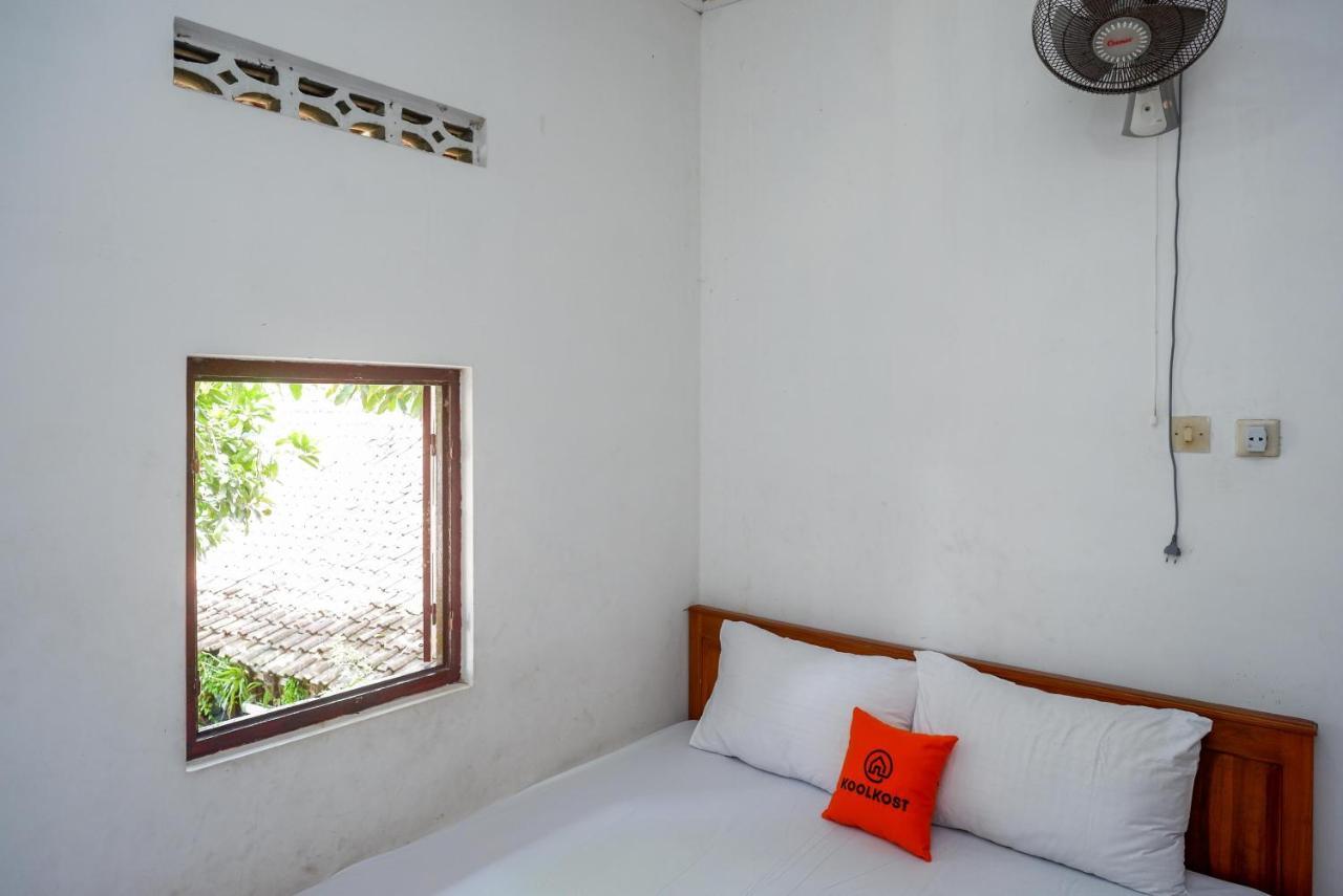Хостел Koolkost Syariah Near Malioboro Area Джокьякарта Экстерьер фото
