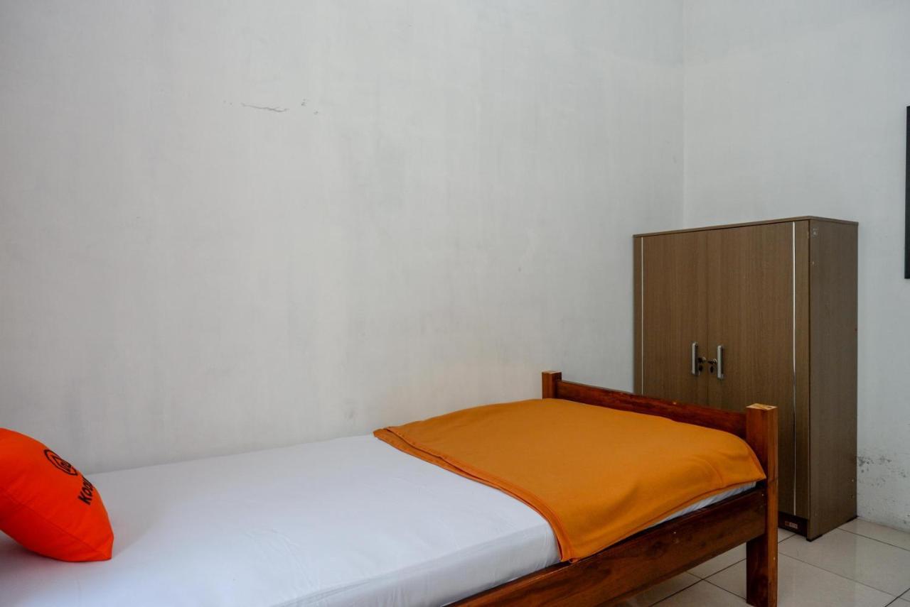 Хостел Koolkost Syariah Near Malioboro Area Джокьякарта Экстерьер фото