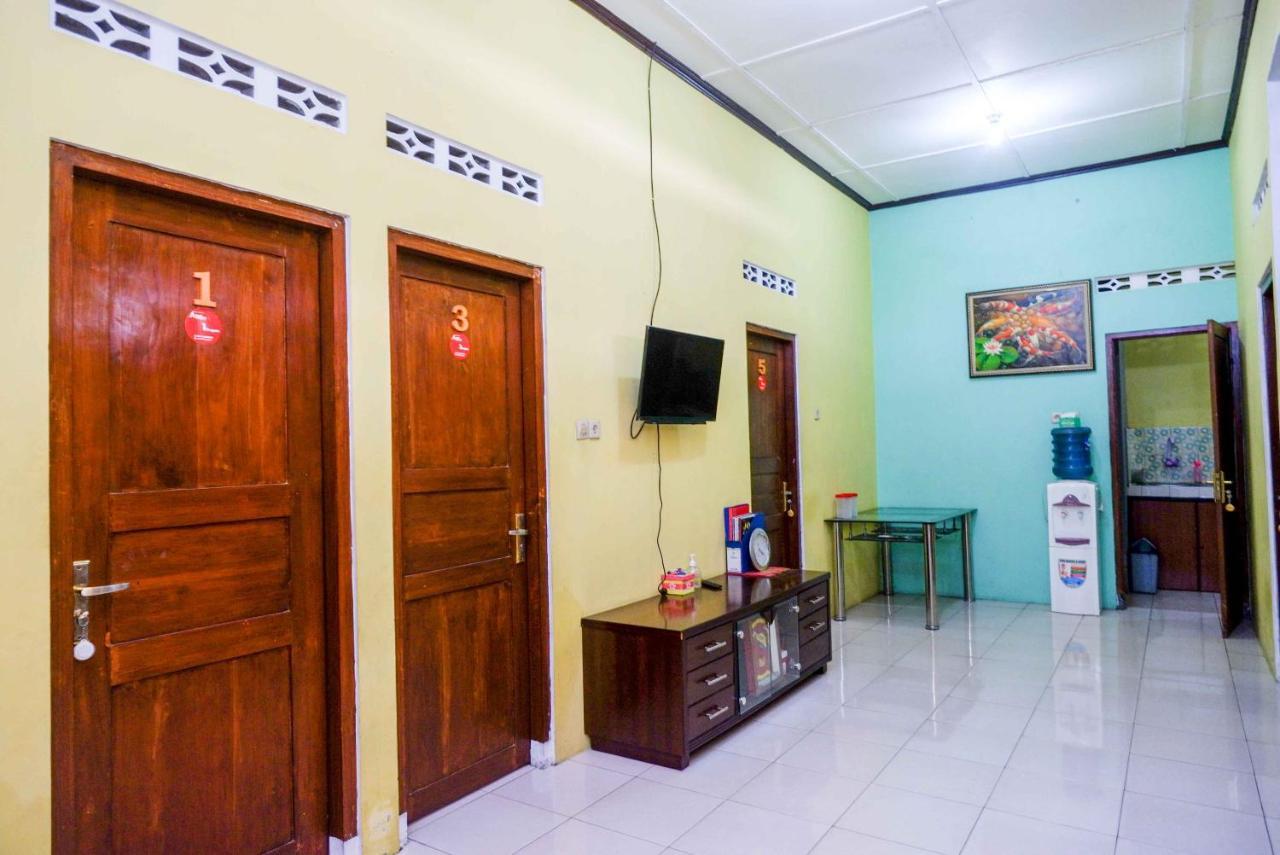 Хостел Koolkost Syariah Near Malioboro Area Джокьякарта Экстерьер фото