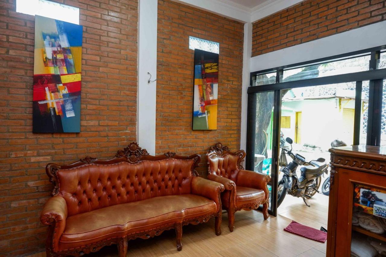 Хостел Koolkost Syariah Near Malioboro Area Джокьякарта Экстерьер фото