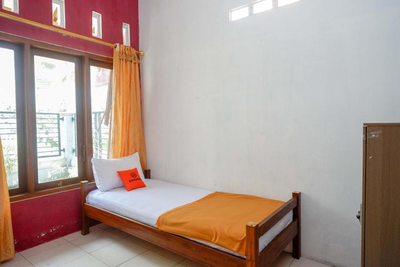 Хостел Koolkost Syariah Near Malioboro Area Джокьякарта Экстерьер фото